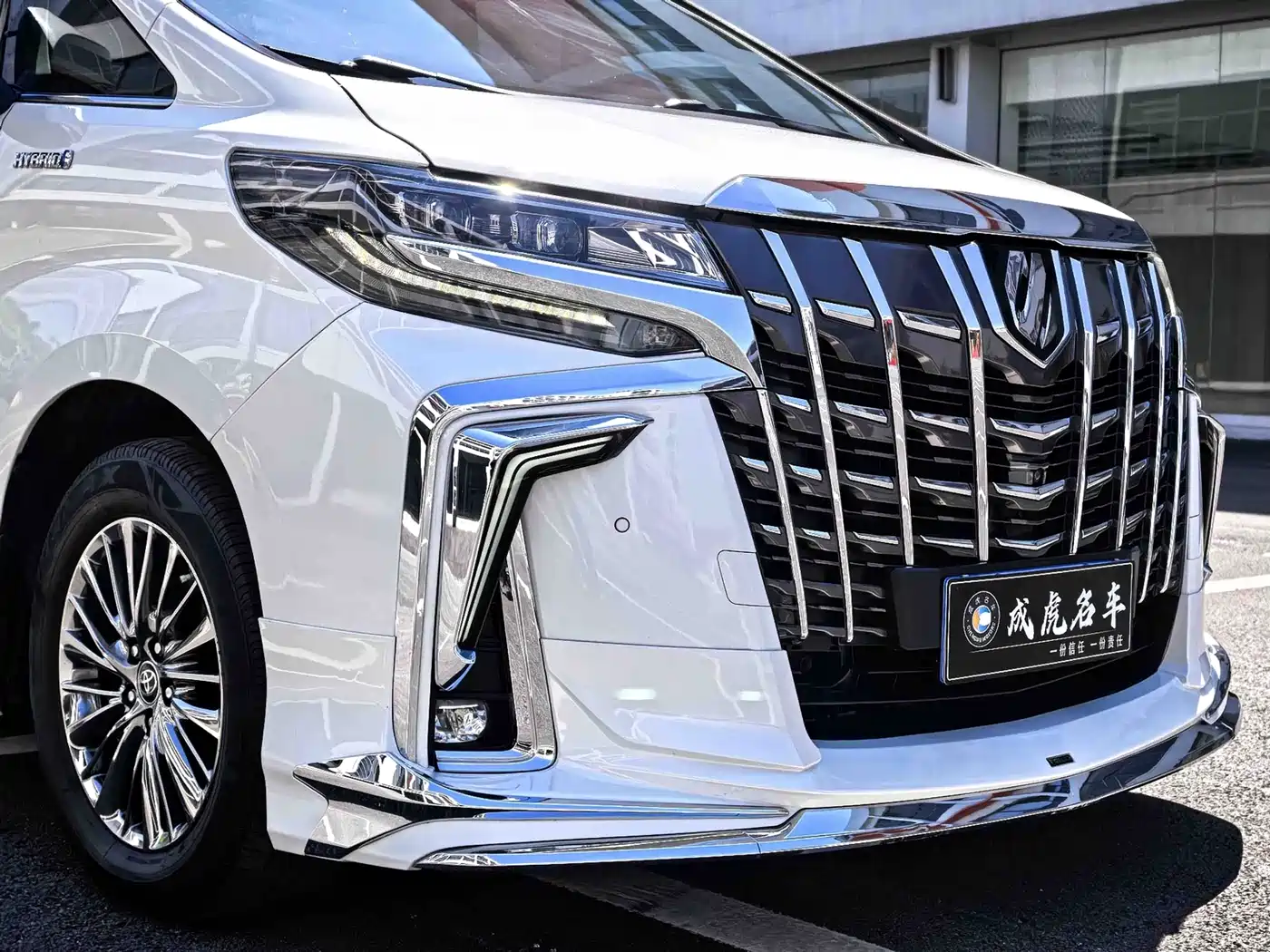 Toyota Alphard 2019 Hybrid 2.5L Luxury фото 9