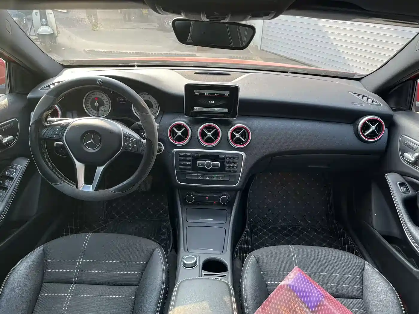 Mercedes-Benz A-Class (Import) 2015 A 200 Fashion фото 6