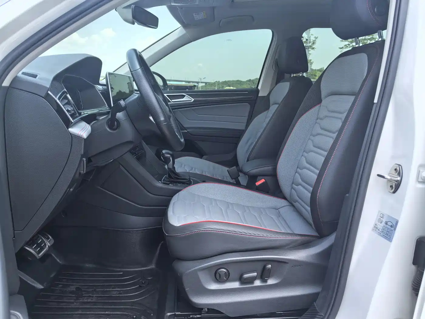 Volkswagen Tiguan L 2022 330TSI Automatic 2WD R-Line Flagship Edition фото 5
