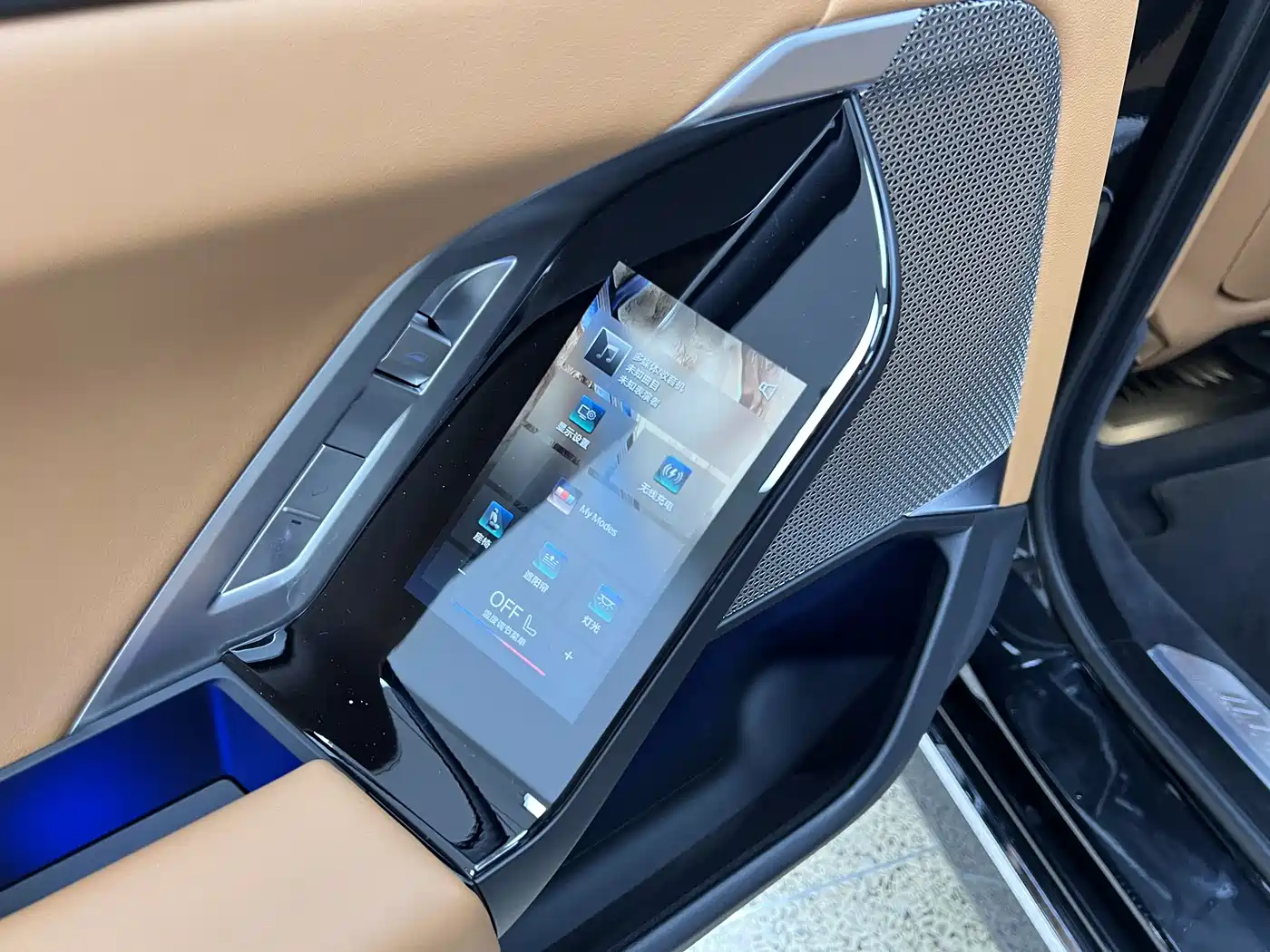 BMW 7 Series 2023 Model 740Li Leading M Sport Package фото 24