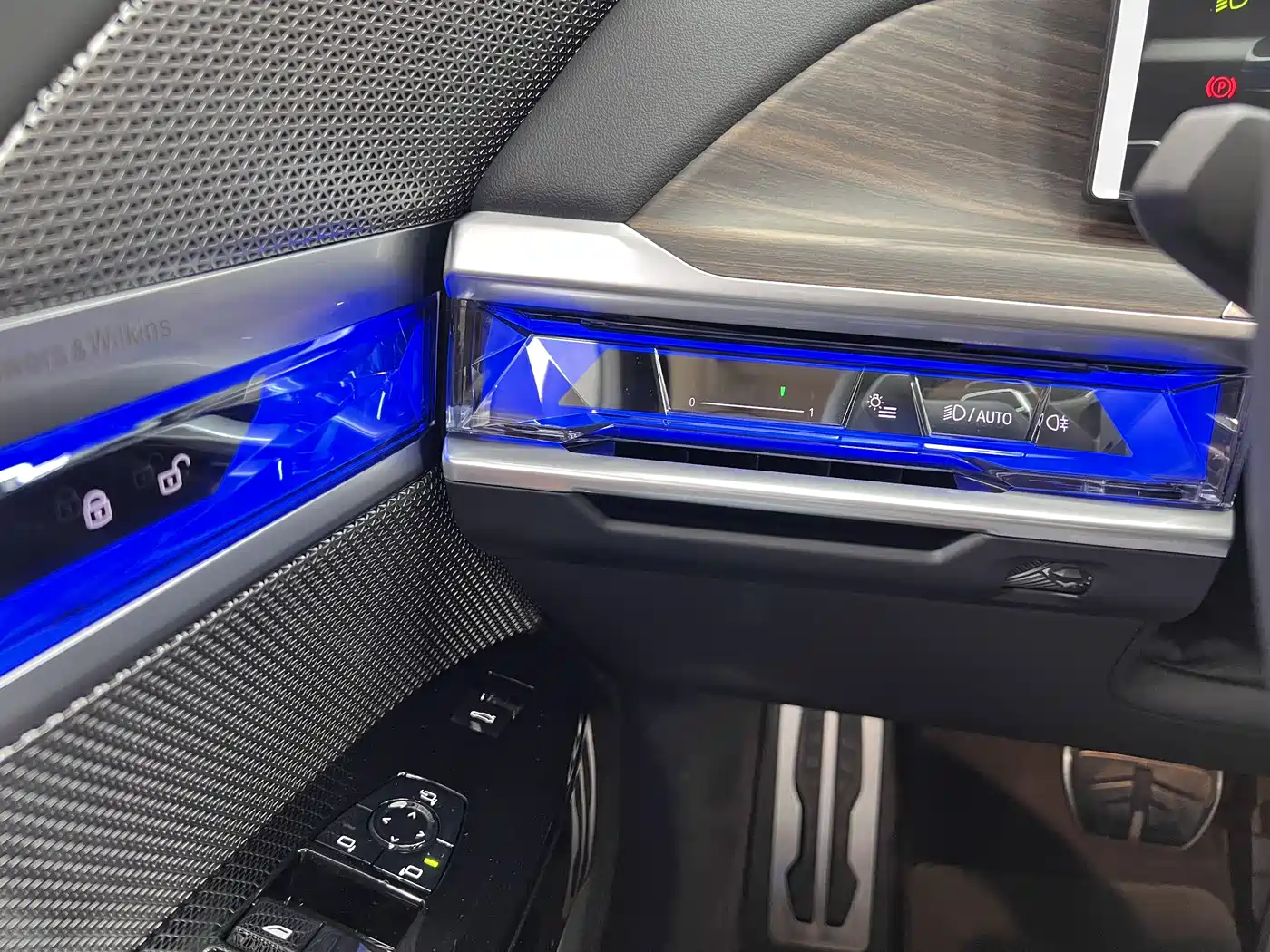BMW 7 Series 2023 Model 740Li Leading M Sport Package фото 14