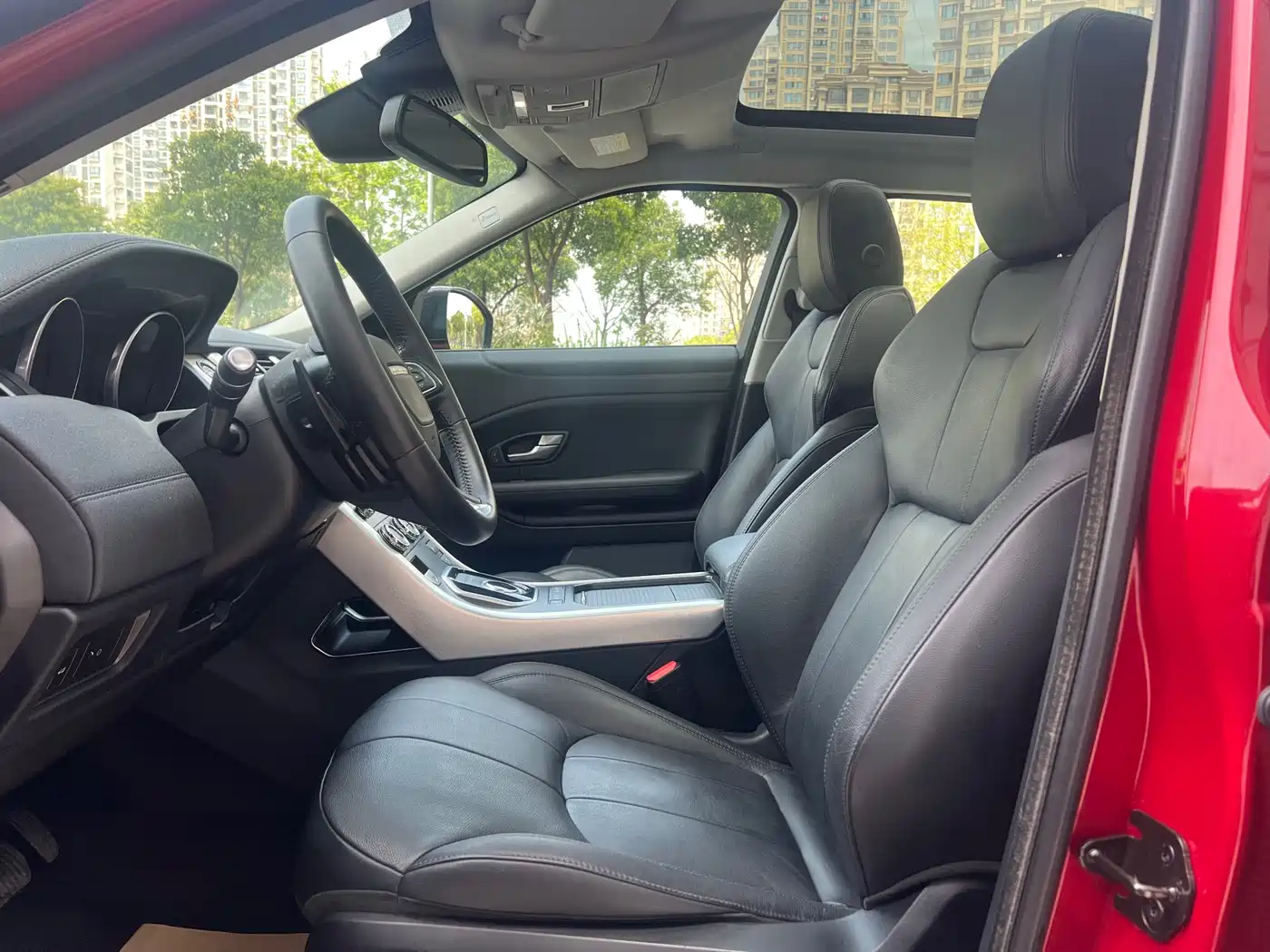 Land Rover Range Rover Evoque 2017 2.0T SE Smart Shine Edition фото 8