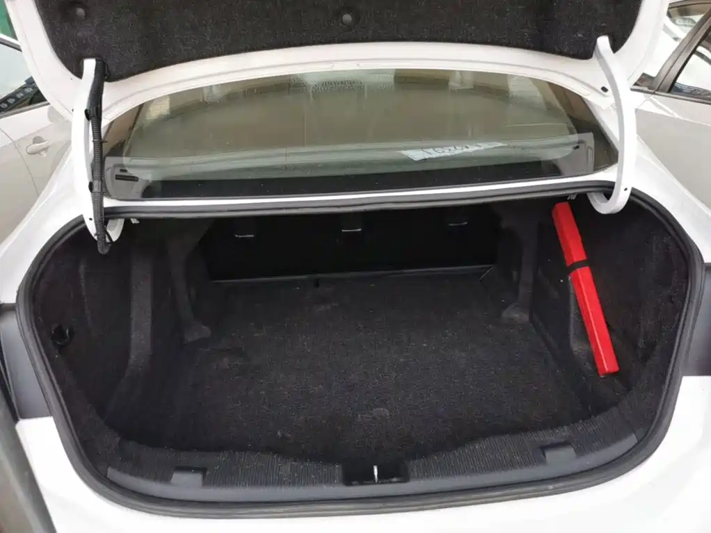 Chevrolet Cruze 2017 2018 320 Automatic Pioneer Sunroof Edition