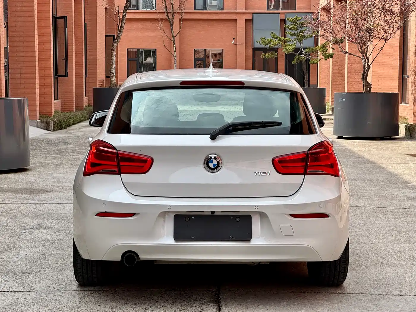 BMW 1 Series (Import) 2016 118i Leading фото 5