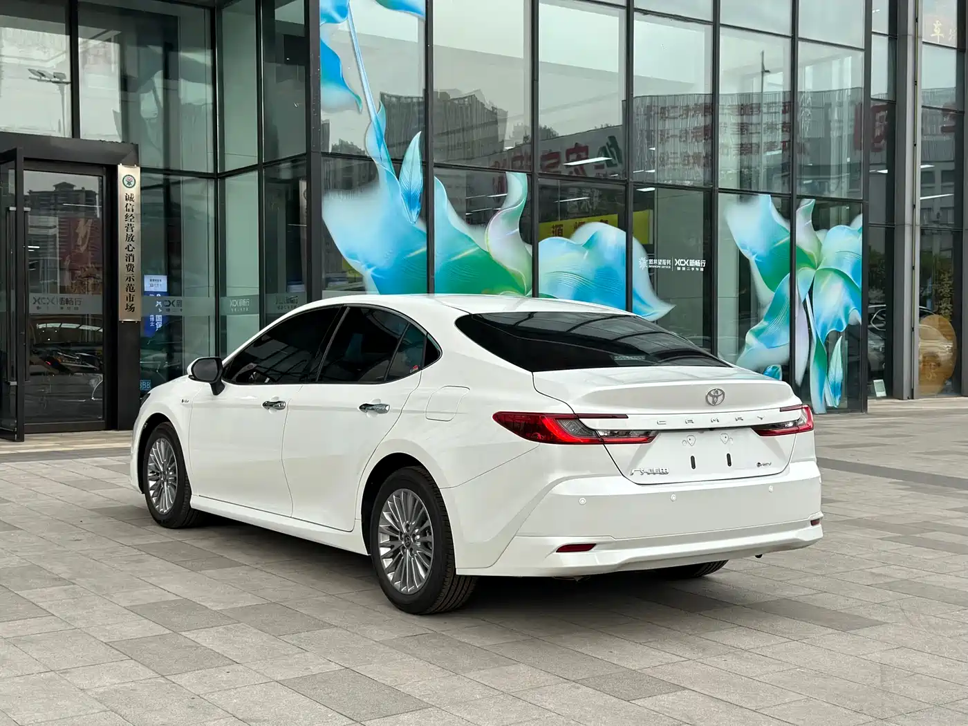 Toyota Camry 2026 Hybrid 2.0HGVP Luxury Edition фото 14