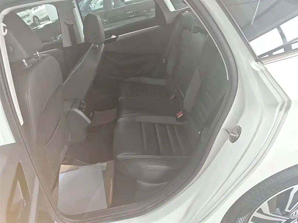 Volkswagen Sagitar 2022 280TSI DSG Surpassing Edition фото 17