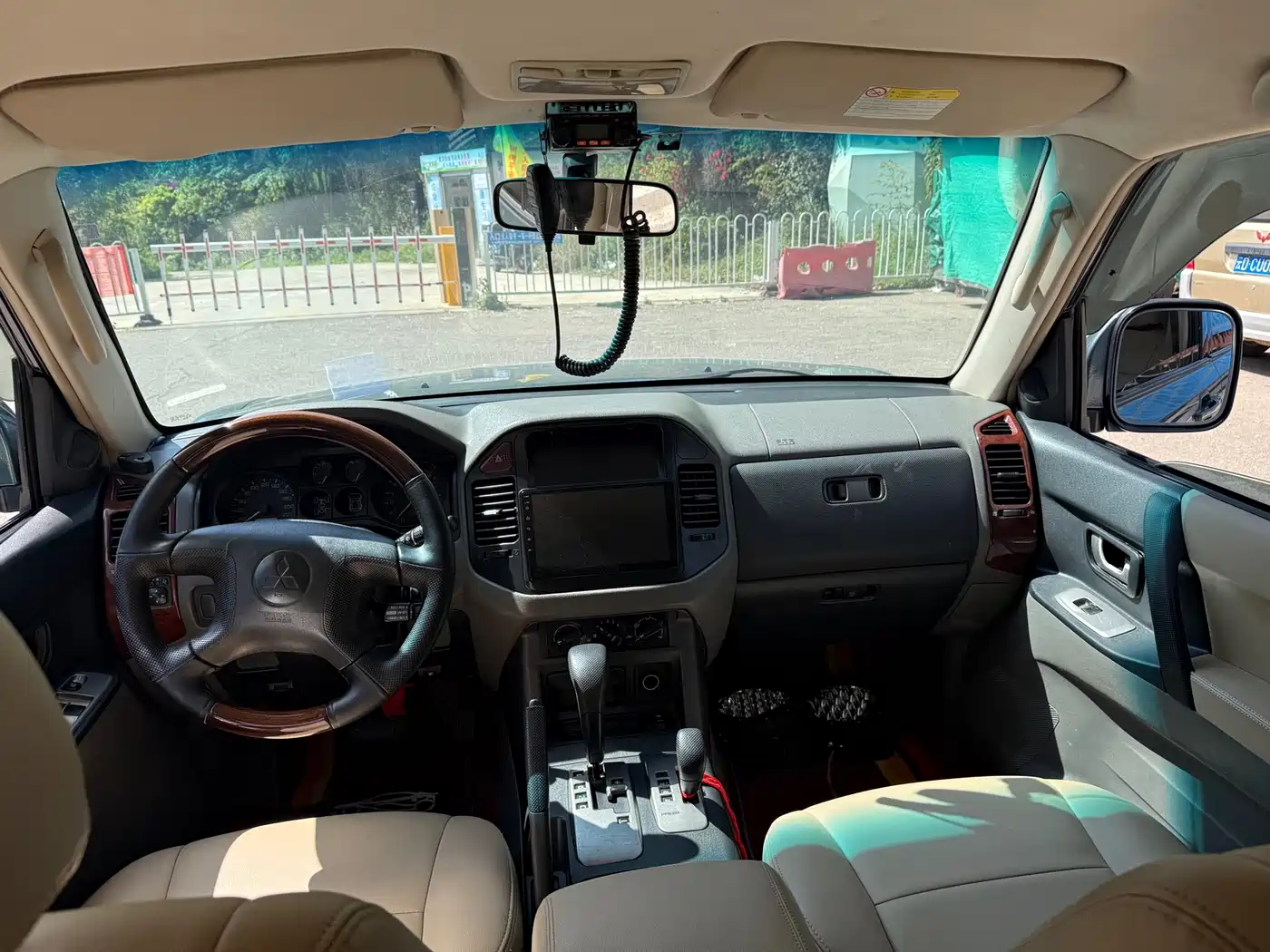 Mitsubishi Pajero 2006 Model 3.0L AT GLS фото 9