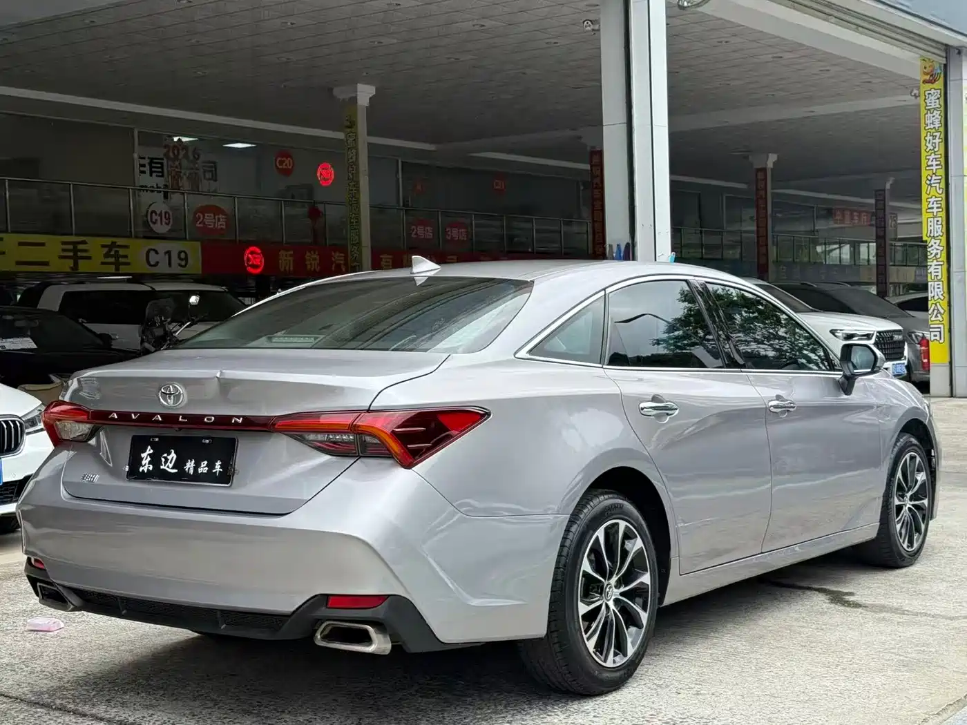 Toyota Avalon 2023 2.0L Luxury Edition фото 6