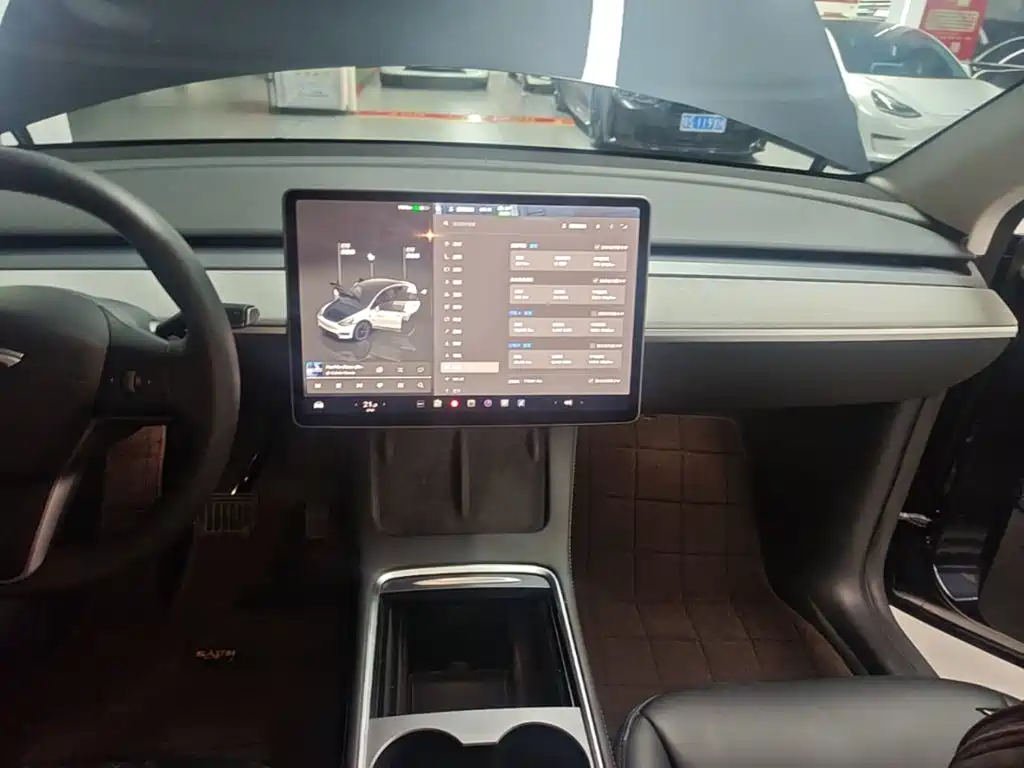 Фото 13 - Tesla Model Y