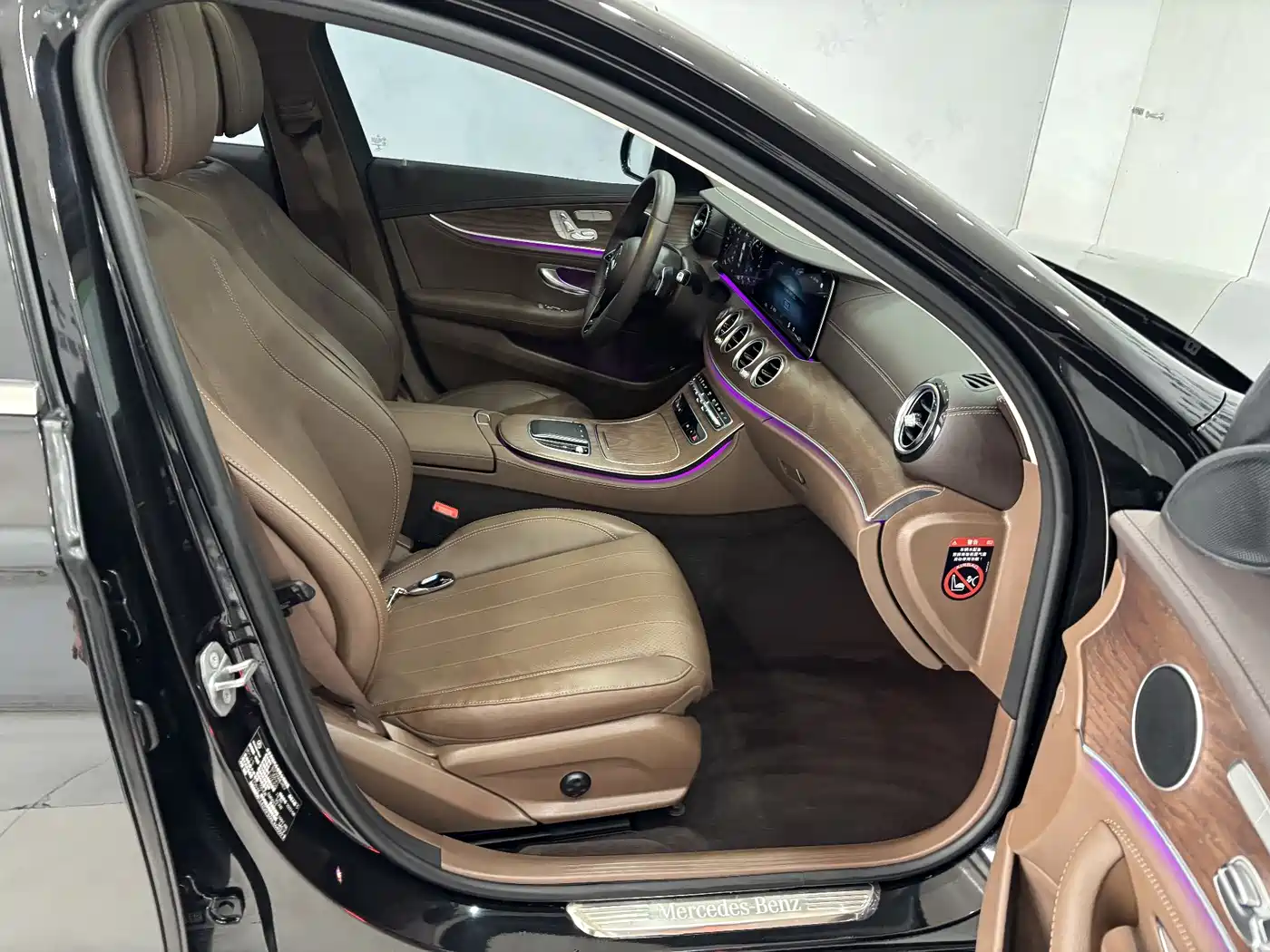 Mercedes-Benz E-Class New Energy 2022 Facelift II E 350 e L Plug-in Hybrid Sedan фото 27