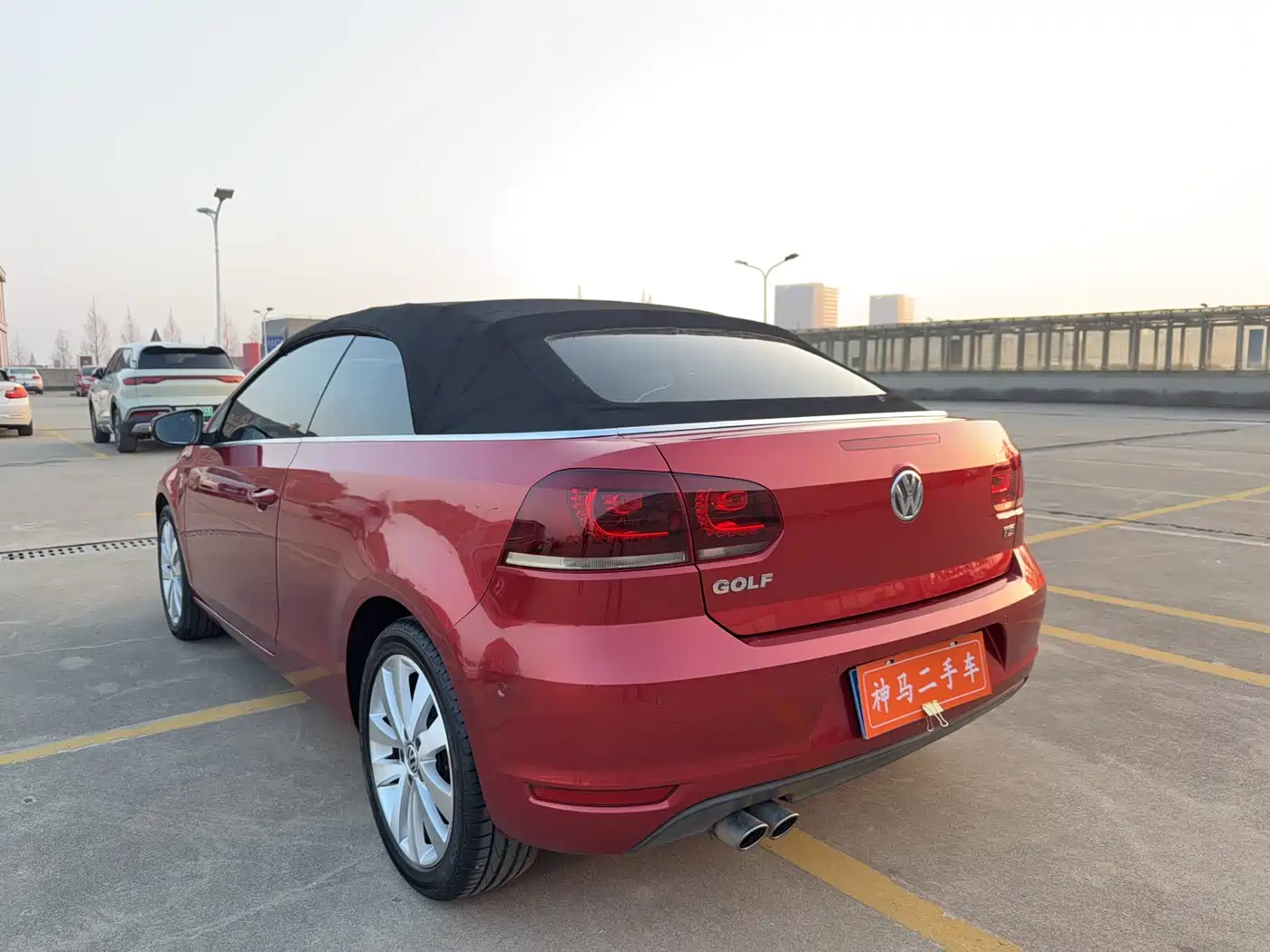 Volkswagen Golf (Import) 2012 1.4TSI Luxury Convertible Edition фото 4