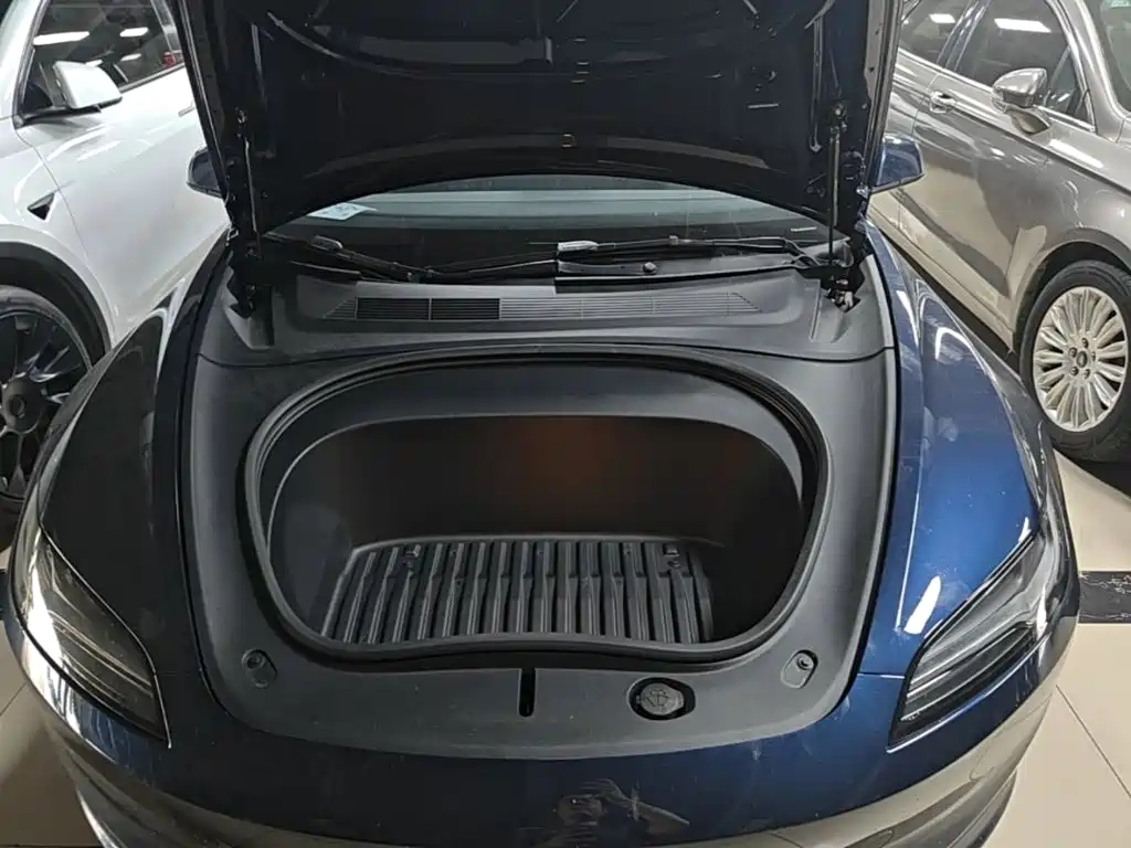 Tesla Model 3 2026 2025 Model Year Facelift Rear-Wheel Drive