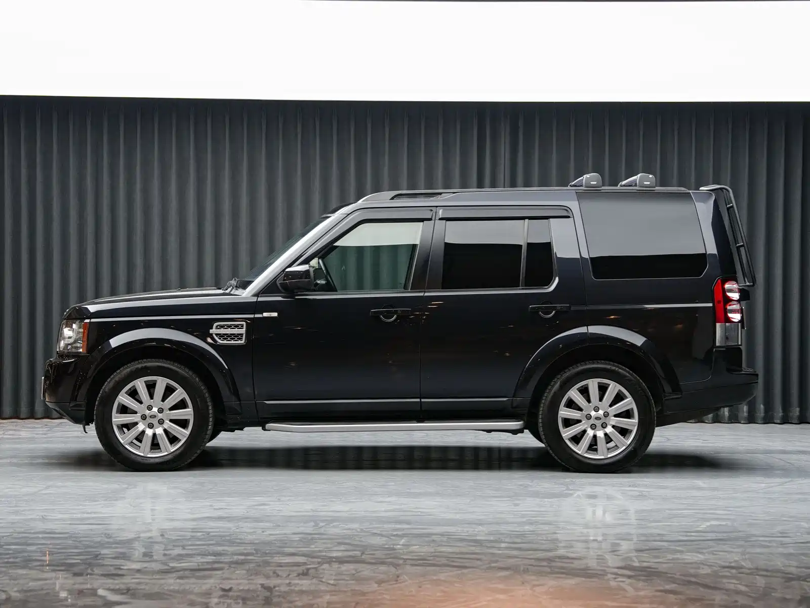 Photo 4 - Land Rover Discovery