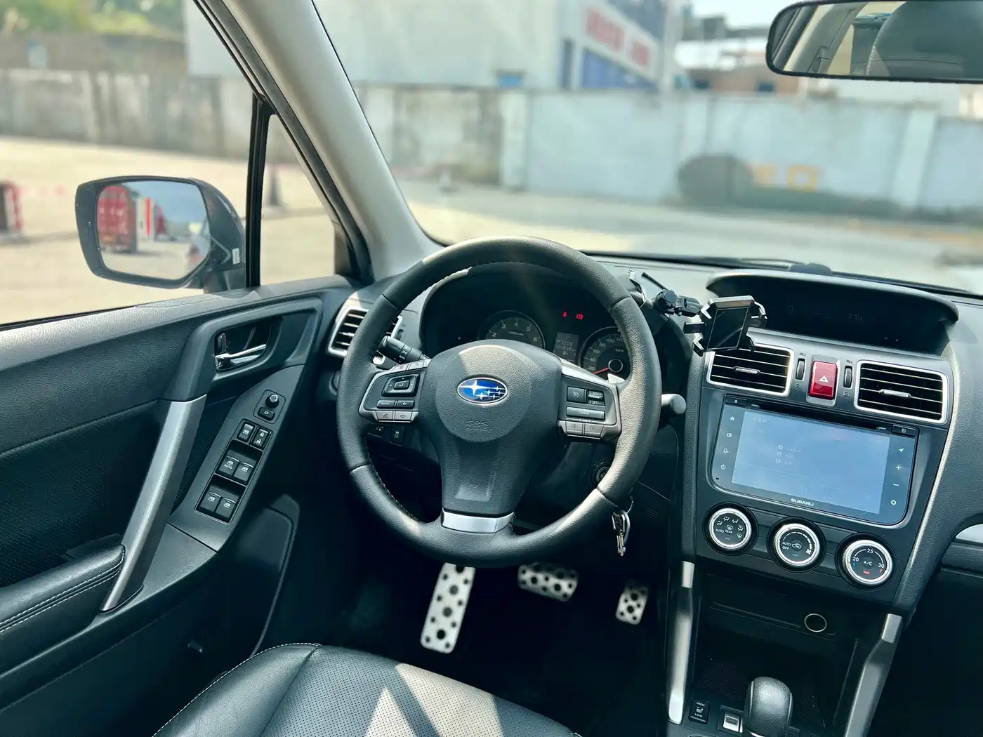 Subaru Forester 2015 2.0i Special Commemorative Edition фото 13