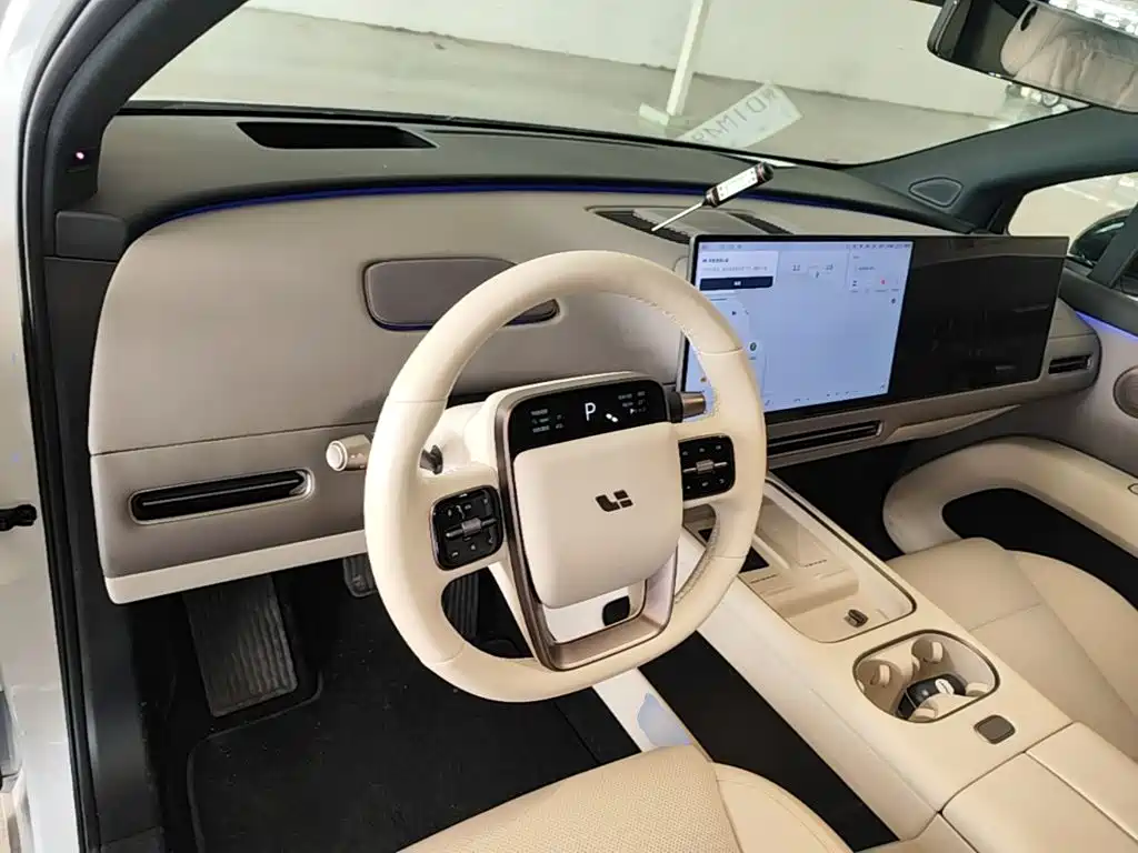 Фото 10 - Li Auto i6