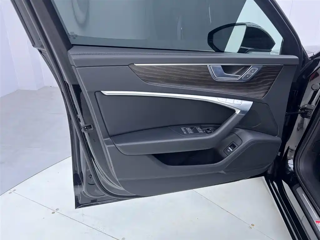 Audi A6L 2025 45 TFSI quattro Premium Sport фото 16