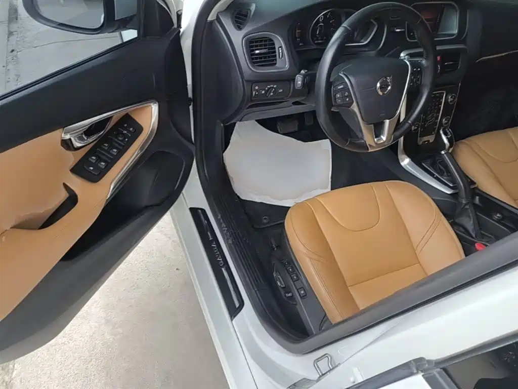 Volvo V40 2019 2019 T3 Momentum