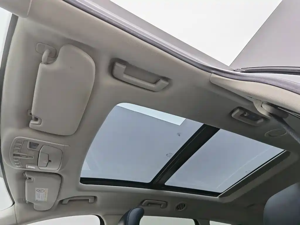 Фото 14 - Ford Edge