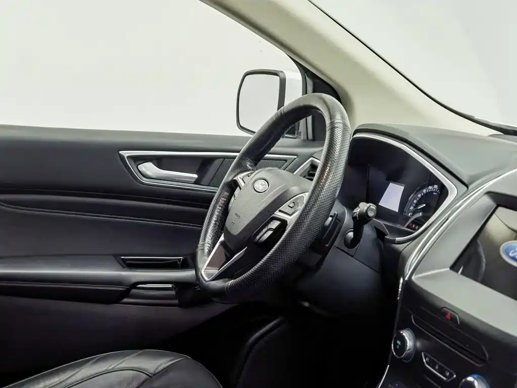 Фото 22 - Ford Edge
