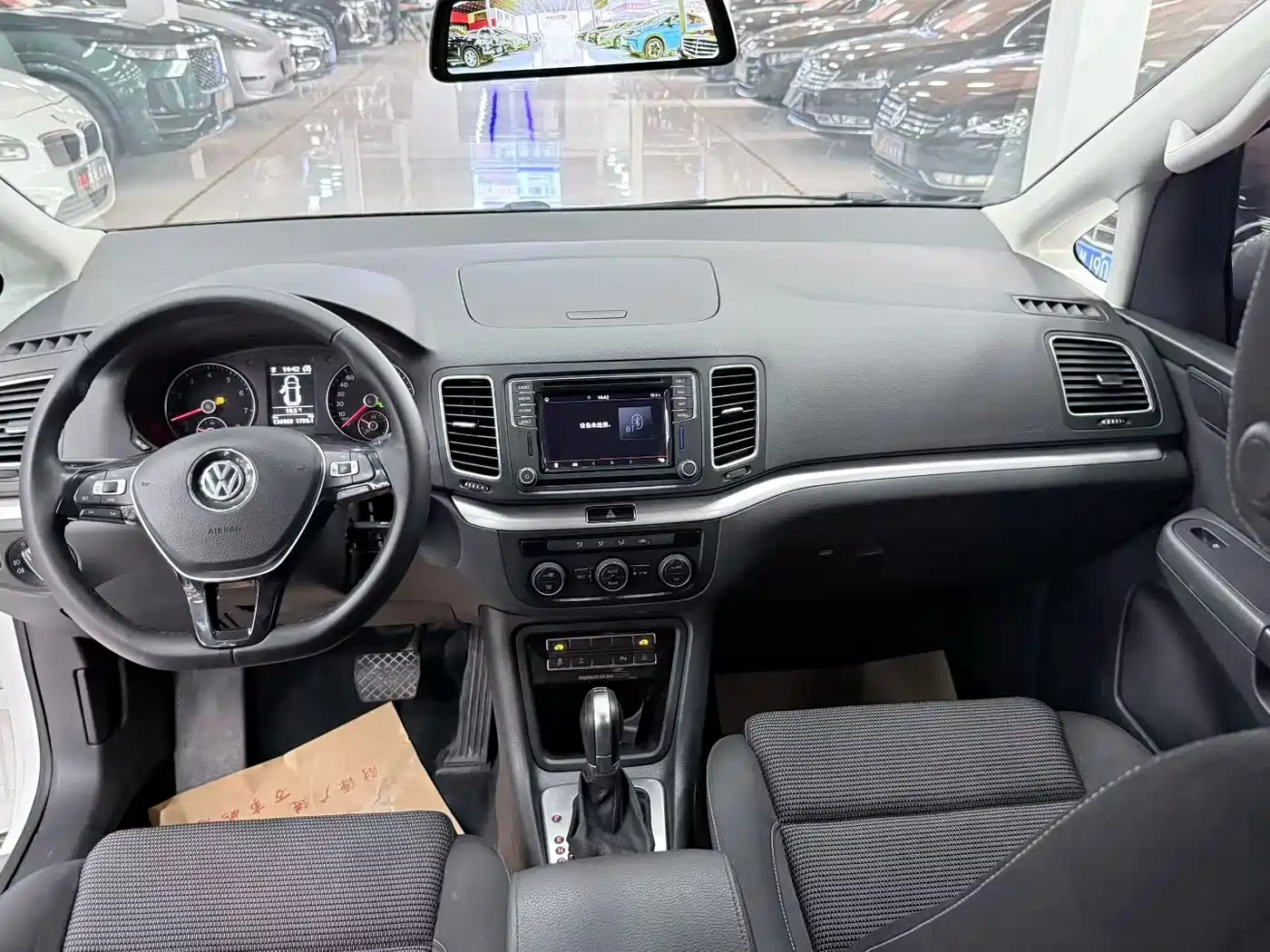 Volkswagen Sharan 2018 380TSI Premium 7-Seater фото 2