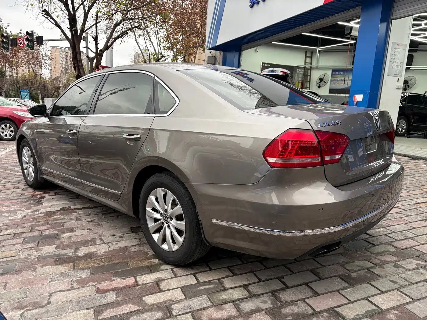 Volkswagen Passat 2011 1.8TSI DSG Honor Edition фото 4