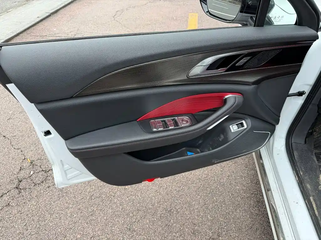 Hongqi H6 2025 2024 Model 2.0T Elegance Edition