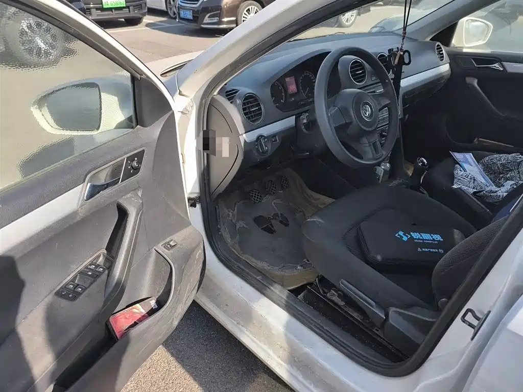 Volkswagen Jetta 2013 1.6L Manual Comfort фото 14