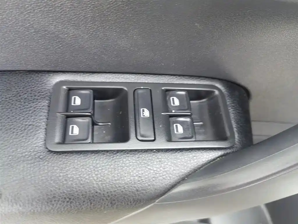 Volkswagen Polo 2014 1.4L Automatic Comfort Edition фото 9
