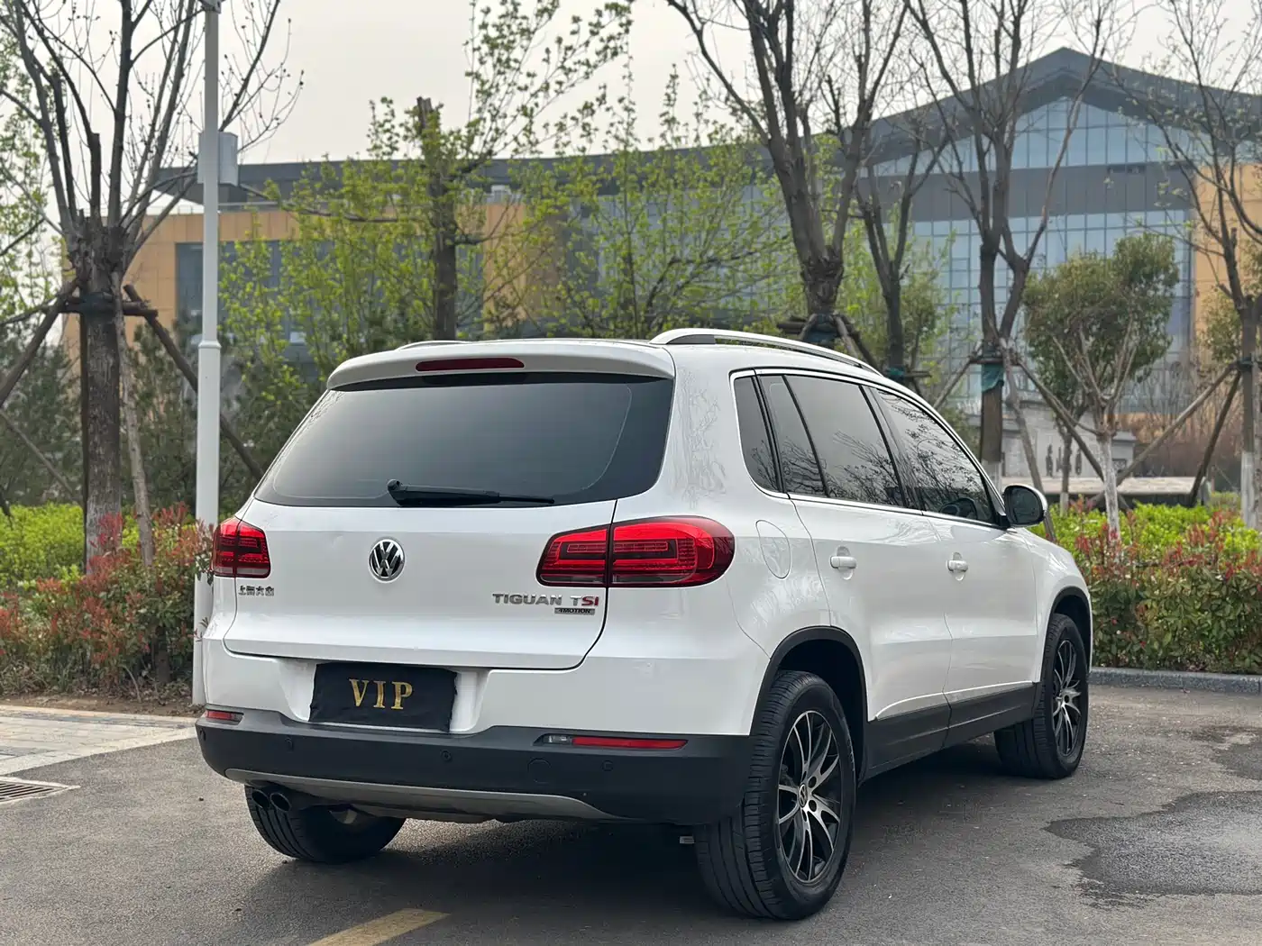 Volkswagen Tiguan 2015 1.8TSI Automatic 4WD Highline фото 9
