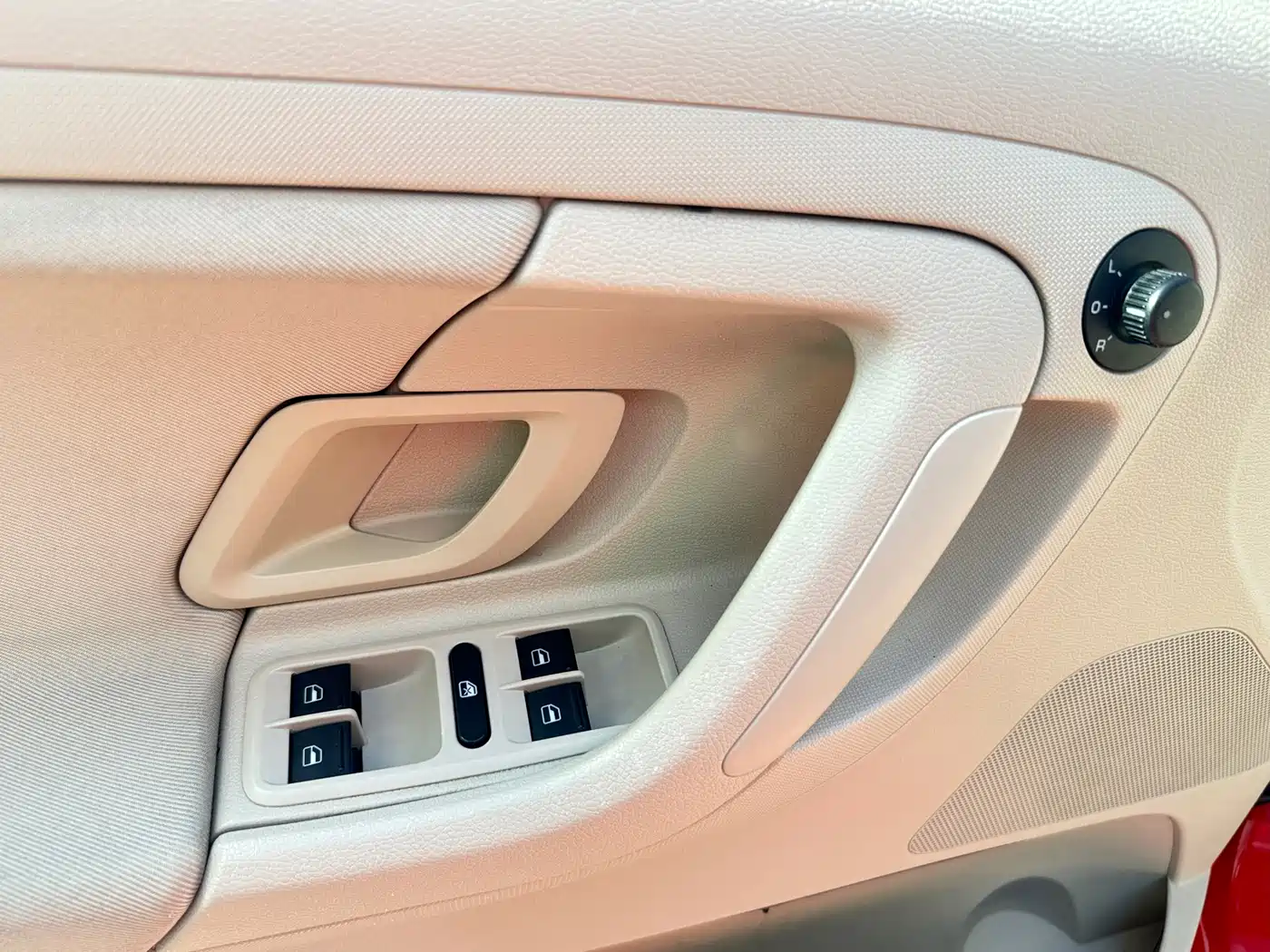 Škoda Fabia 2014 1.4L Automatic Crystal Edition фото 16