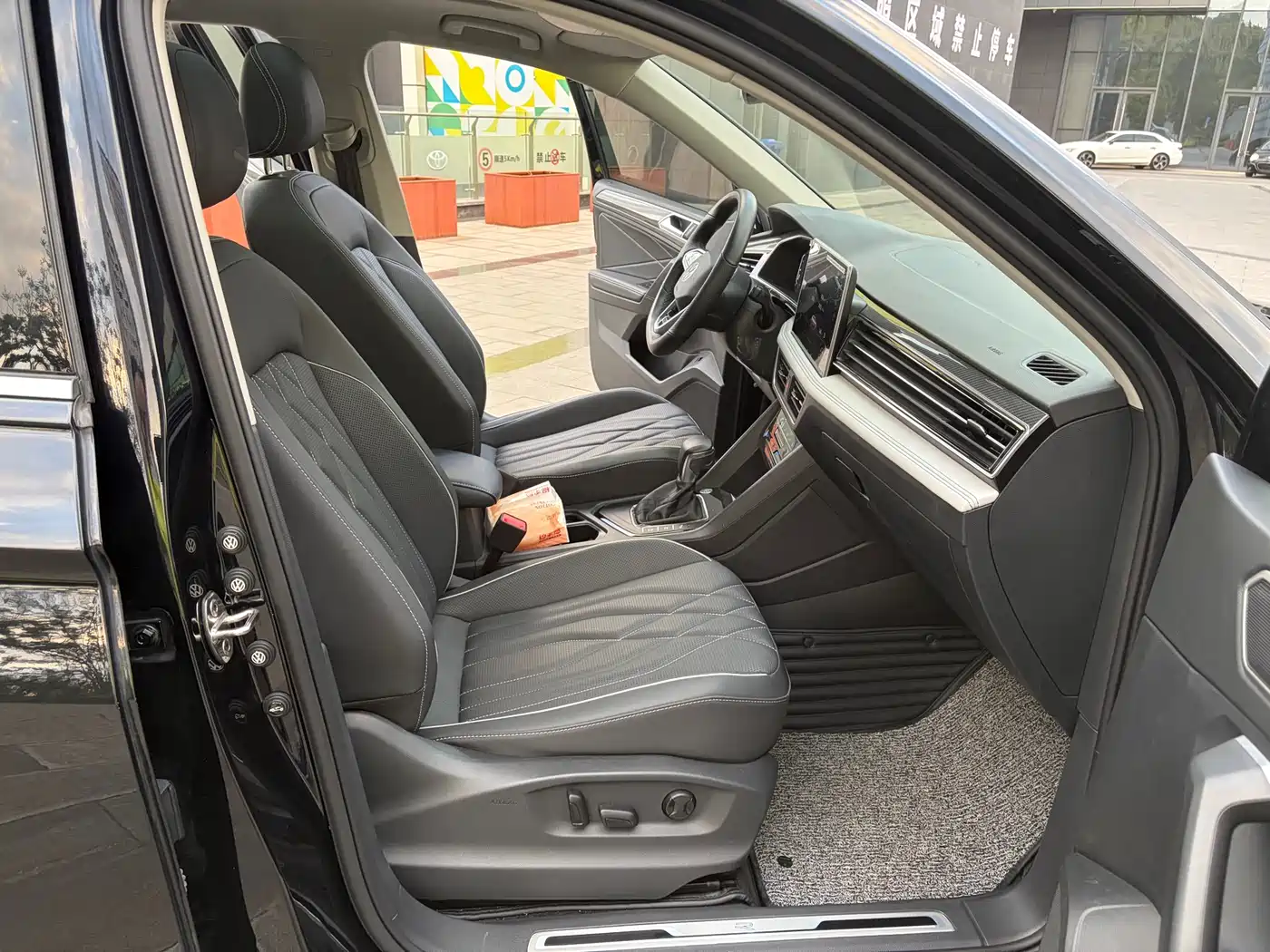 Volkswagen Tiguan L 2022 330TSI Auto 2WD R-Line Premium Edition фото 12