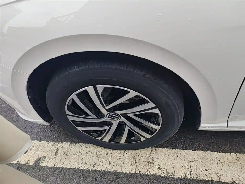 Volkswagen Lavida 2022 1.5L Auto Comfort Edition фото 23
