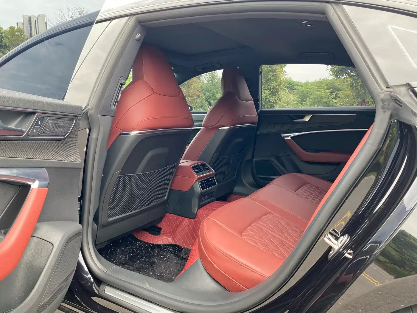 Фото 13 - Audi A7L
