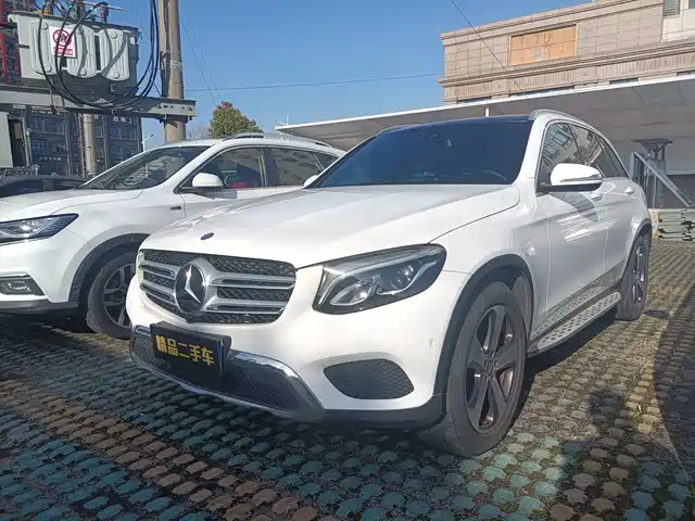 MERCEDES-BENZ GLC