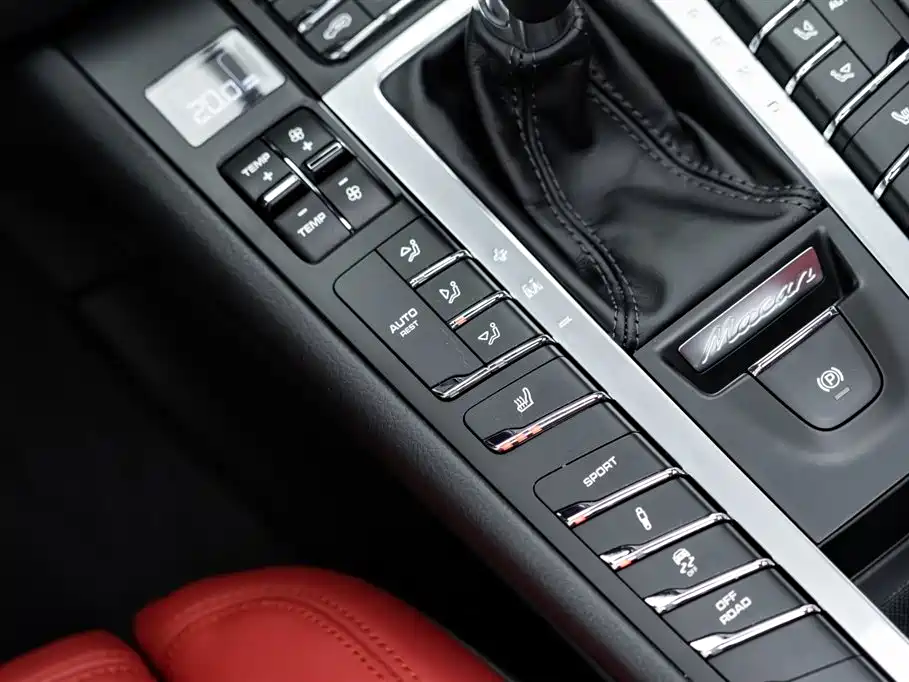 Porsche Macan 2018 Macan 2.0T фото 19