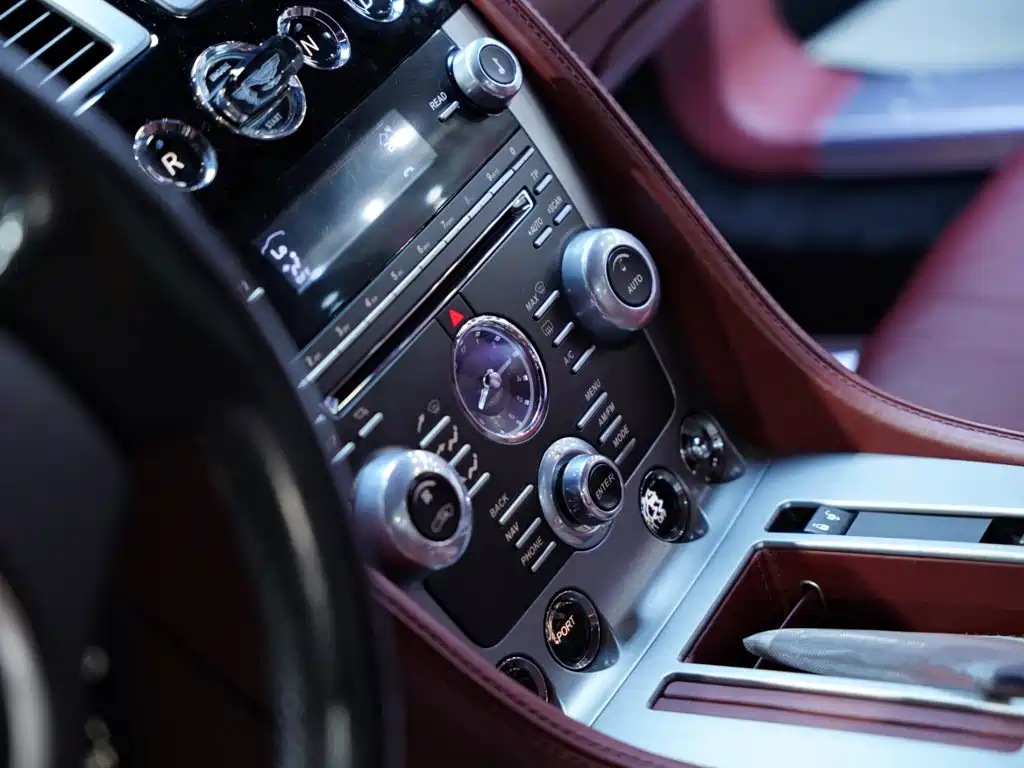 Фото 26 - Aston Martin DB9