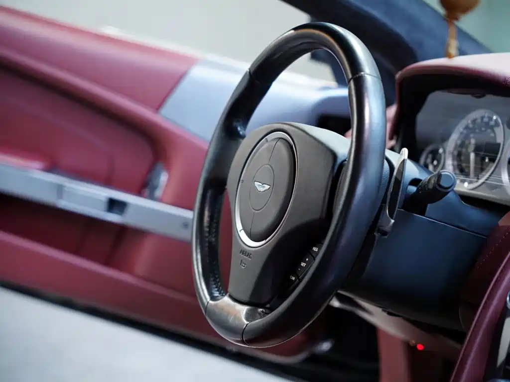 Фото 36 - Aston Martin DB9