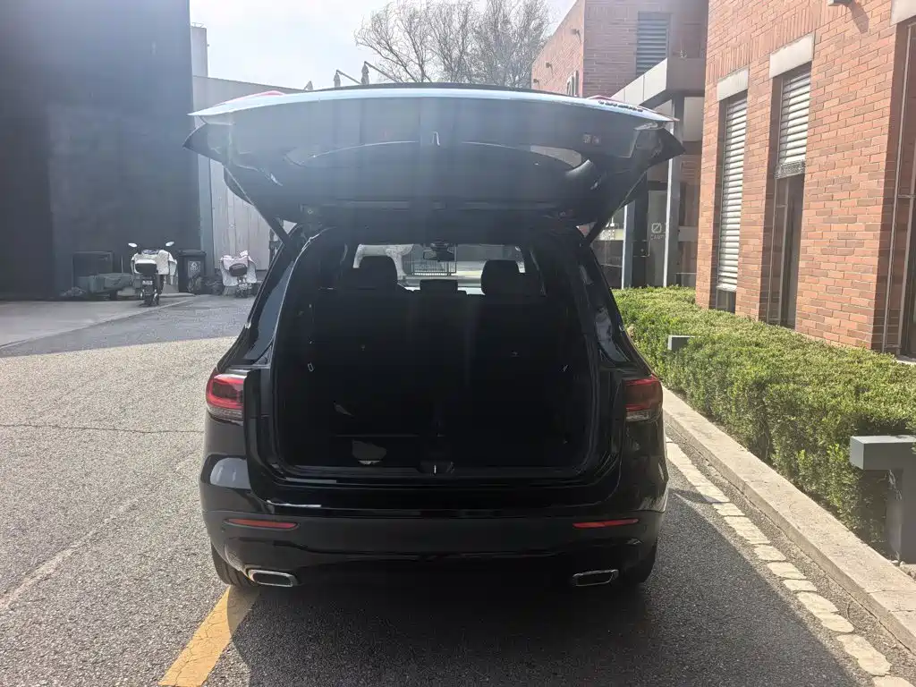 Photo 10 - Mercedes-Benz GLB
