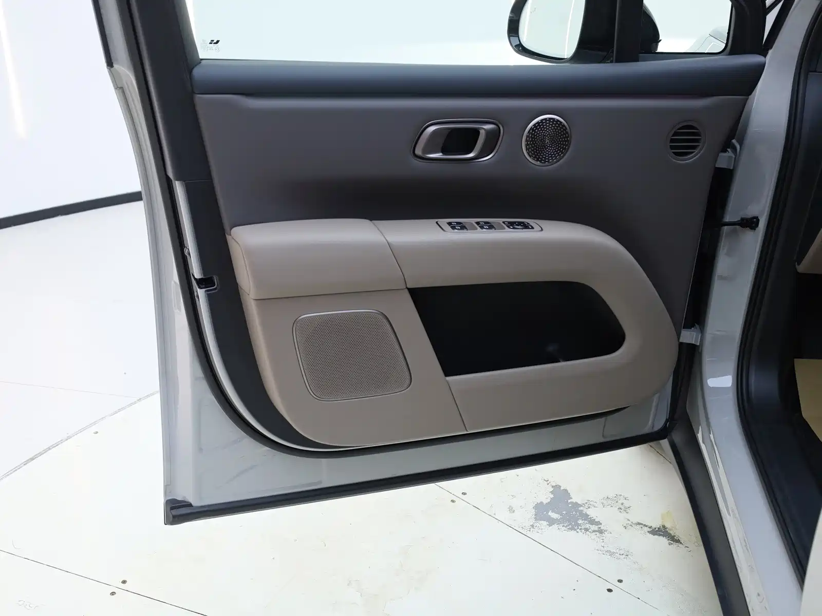 Photo 24 - Li Auto i6