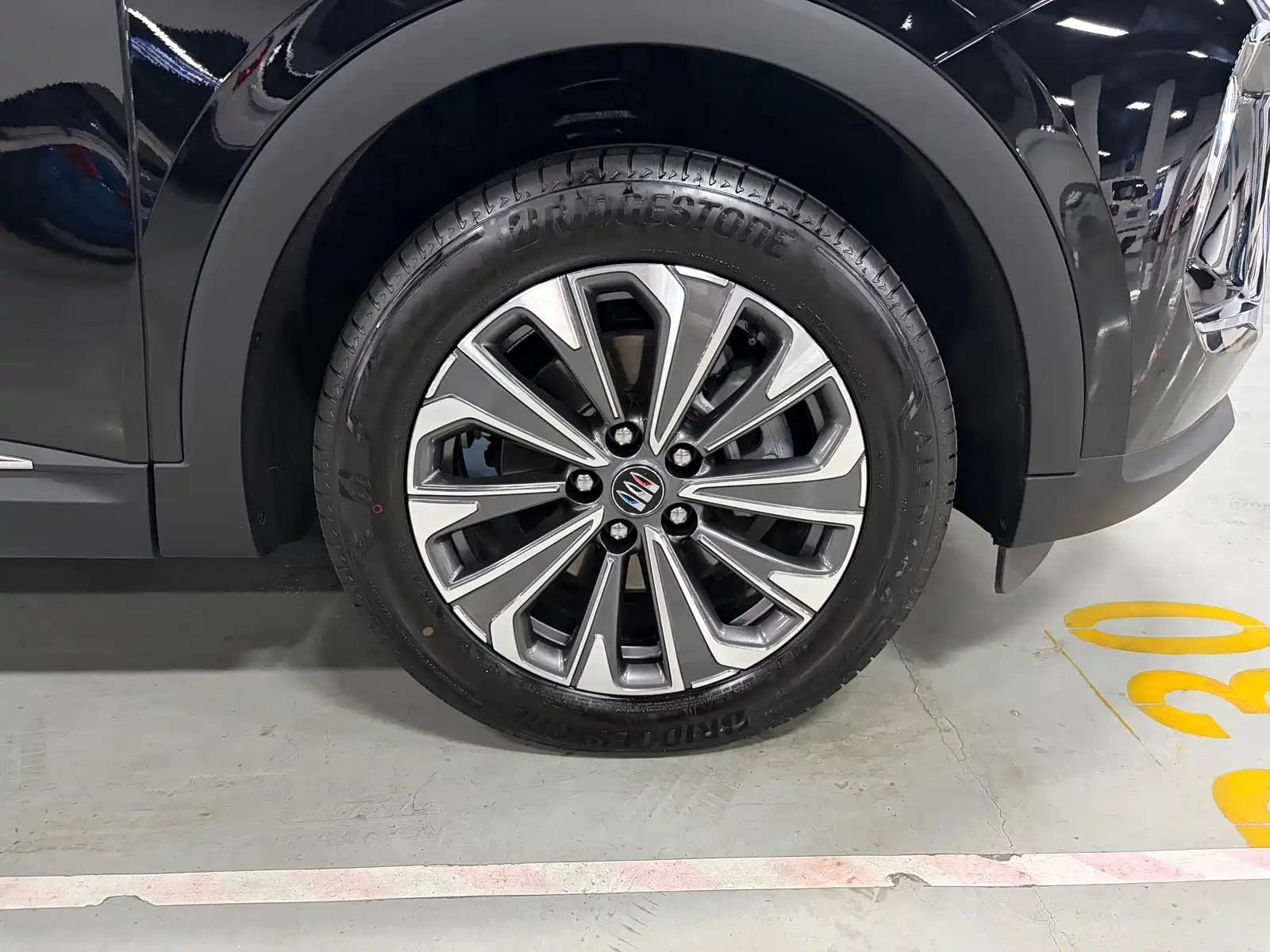 Photo 11 - Buick Envision S