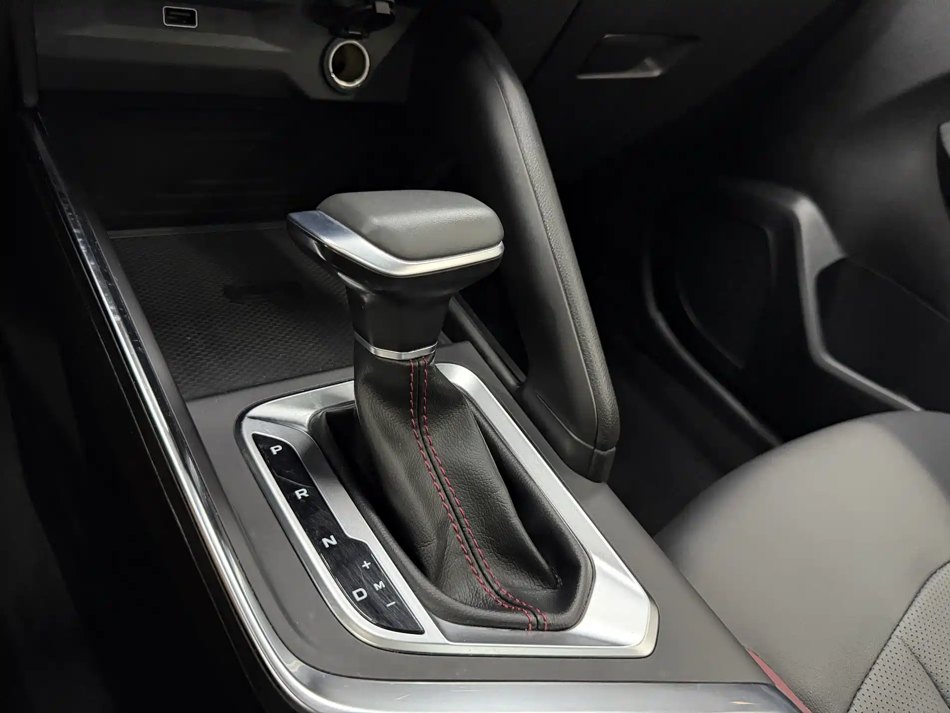 Фото 16 - Geely Vision X3