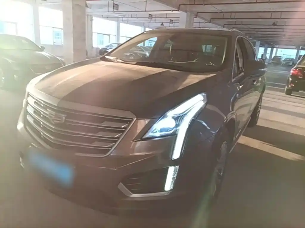 Фото 1 - Cadillac XT5