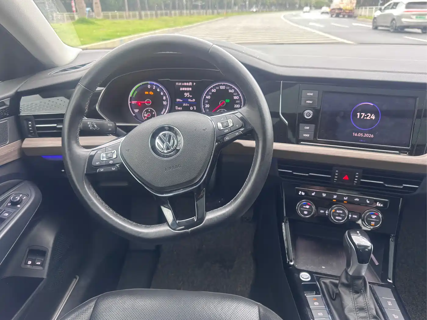 Volkswagen Passat New Energy 2019 430PHEV Hybrid Luxury Edition фото 14