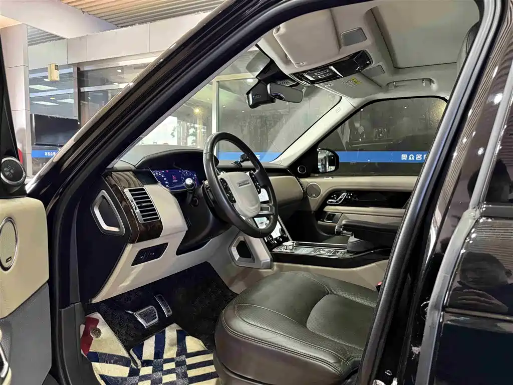 Land Rover Range Rover 2020 3.0 L6 Heritage Edition фото 4
