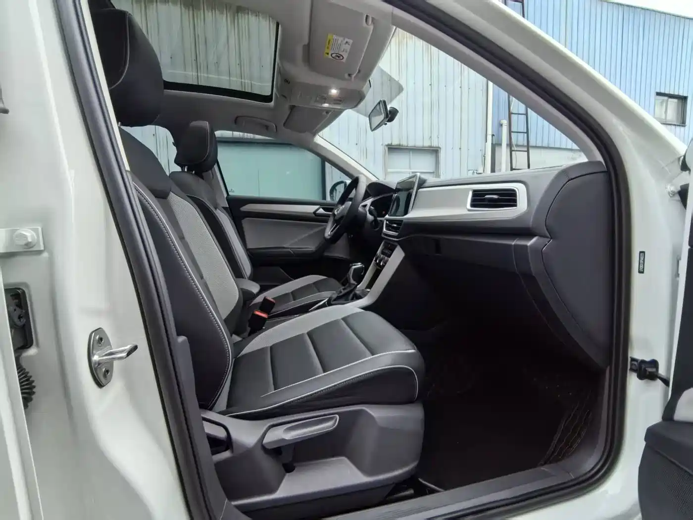 Volkswagen T-ROC 2023 280TSI DSG 2WD Time Edition фото 11
