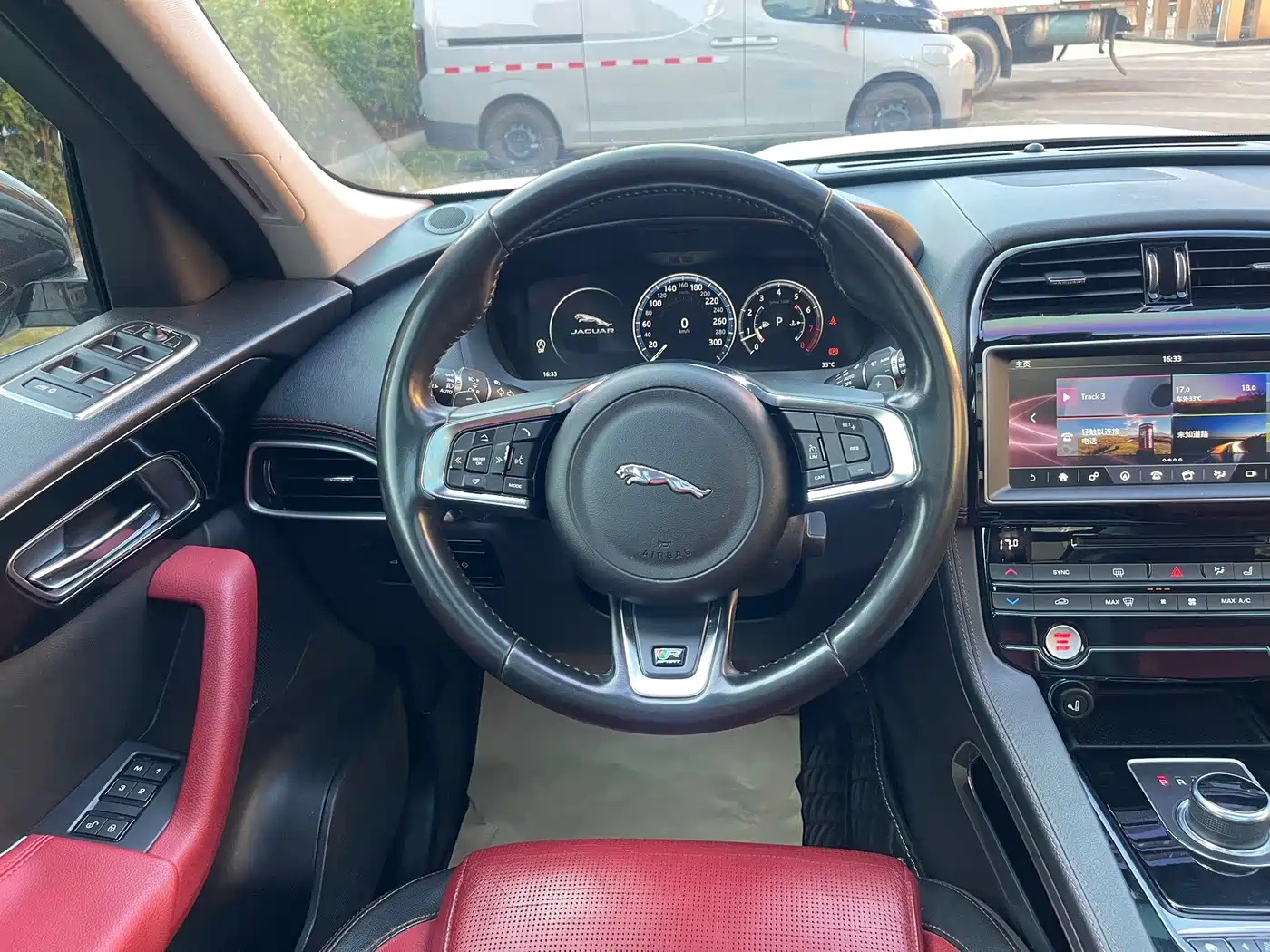 Jaguar F-PACE 2017 2016 2.0T FWD R-Sport Edition