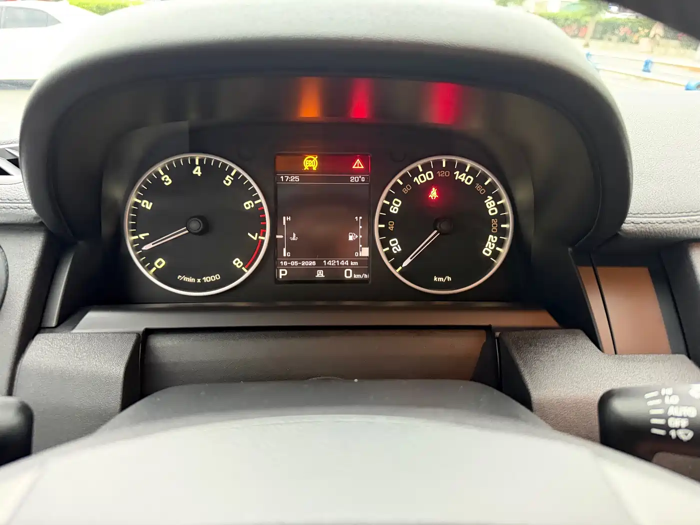 Land Rover Discovery 2014 3.0 SC V6 HSE фото 18