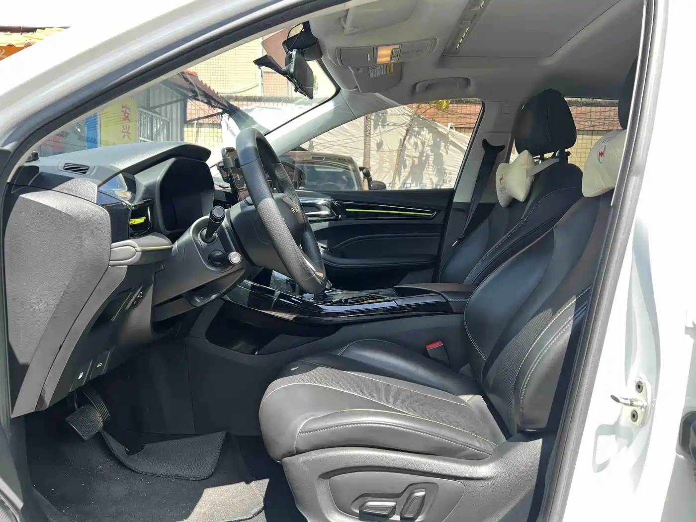Фото 9 - Roewe i5