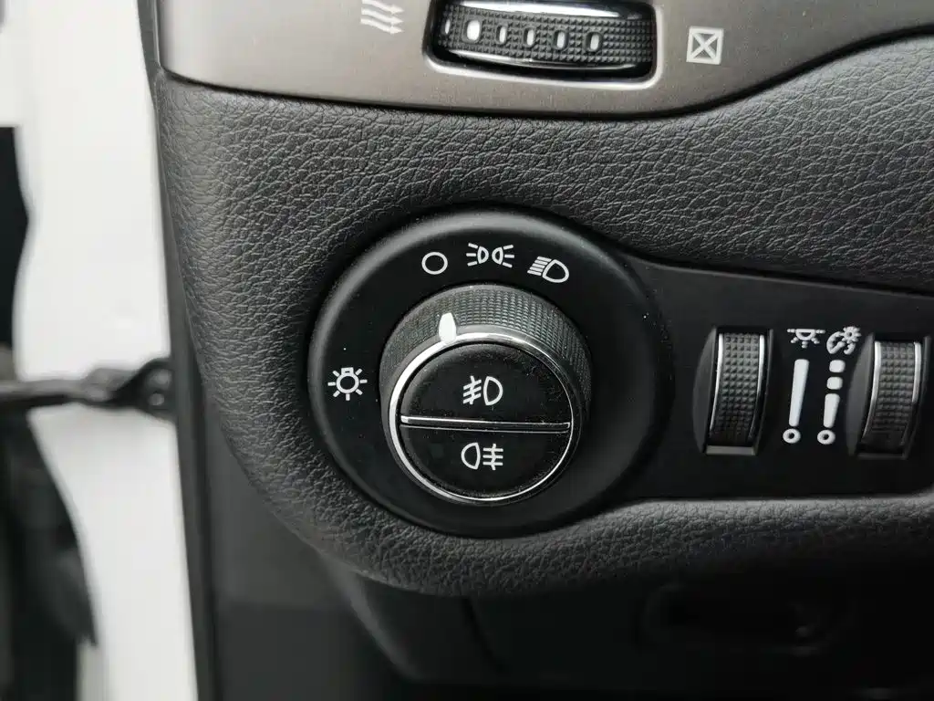 Фото 21 - Jeep Cherokee