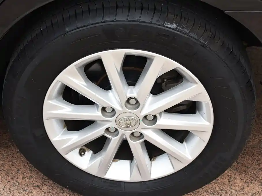 Toyota Camry 2015 2.0G Leading Edition фото 15